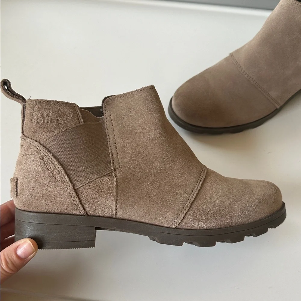 Sorel Emelie Chelsea Ankle Booties Girls Size 5 Waterproof Winter Boots Suede
